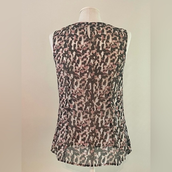 Ann Taylor Sleeveless Sheer Animal Print Ruffle Top | Size 4 - Picture 5 of 9